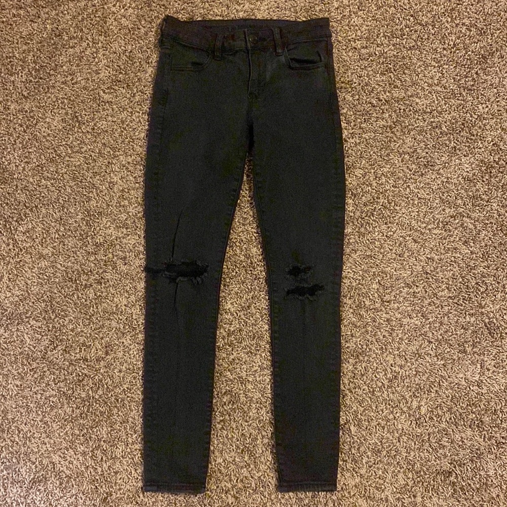 Ripped black American Eagle next level stretch jeggings size 4 regular